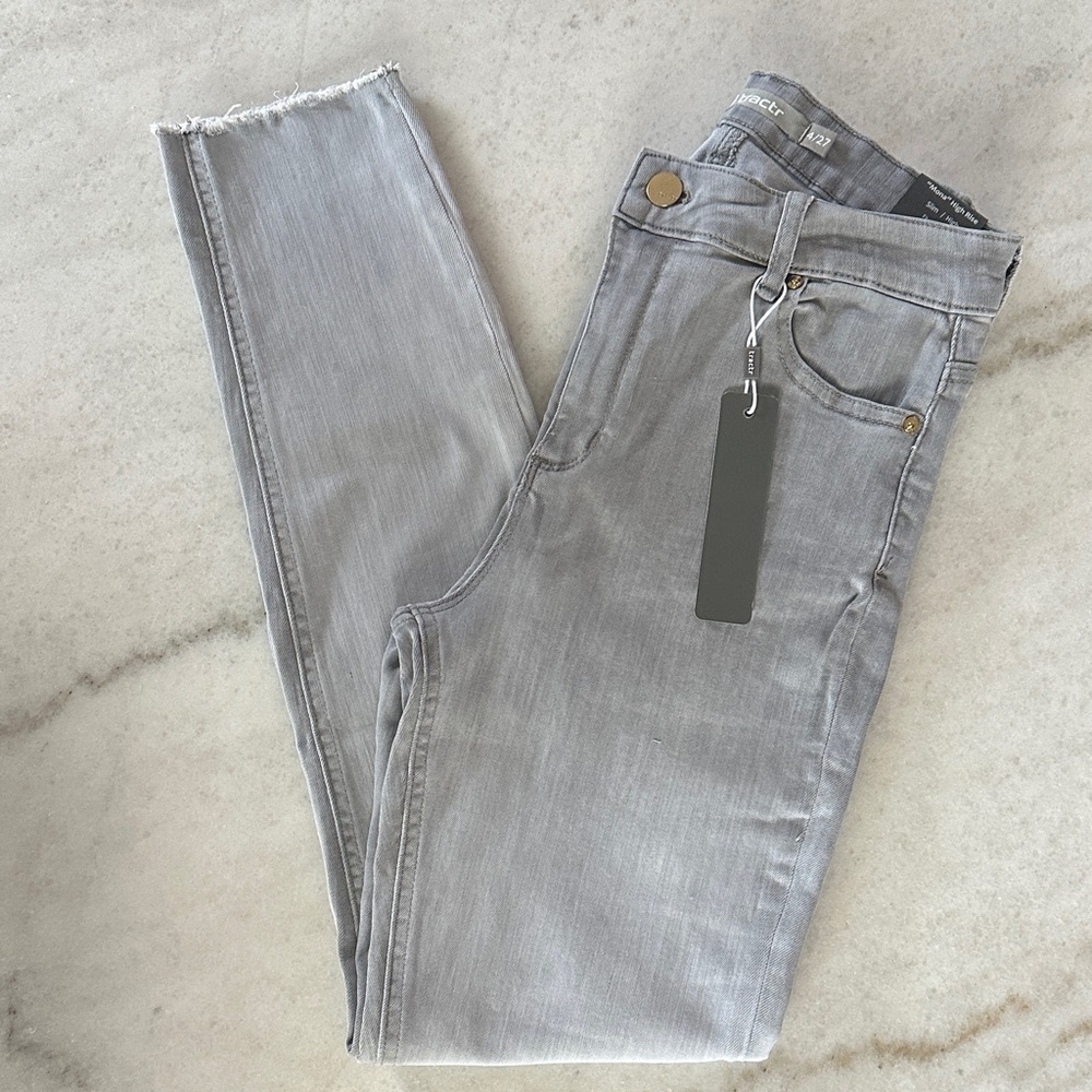 Tractr Women's Light Gray Skinny Jeans